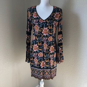 ⭐️3 for $10⭐️ Floral and gold swirl long sleeve dress